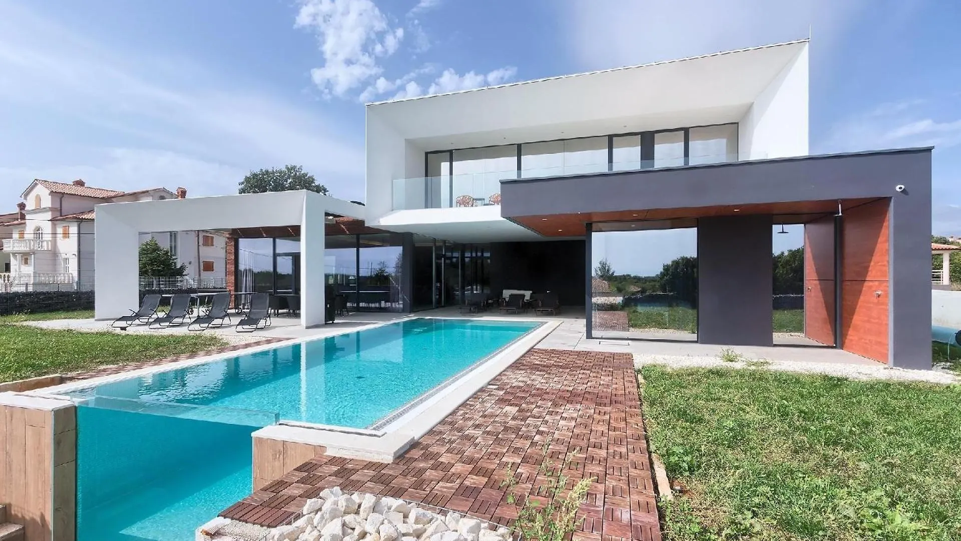Ferienhaus Mit Privatpool Fuer 10 Personen Ca 250 Qm In Liznjan, Istrien Suedkueste Von Istrien